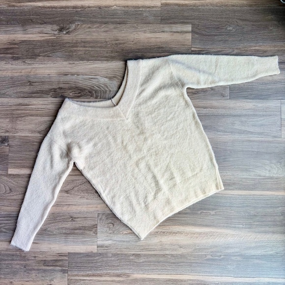 NWT Topshop XS Neutral Fuzzy Sweater V-Neck Lightweight Knit - Picture 3 of 13